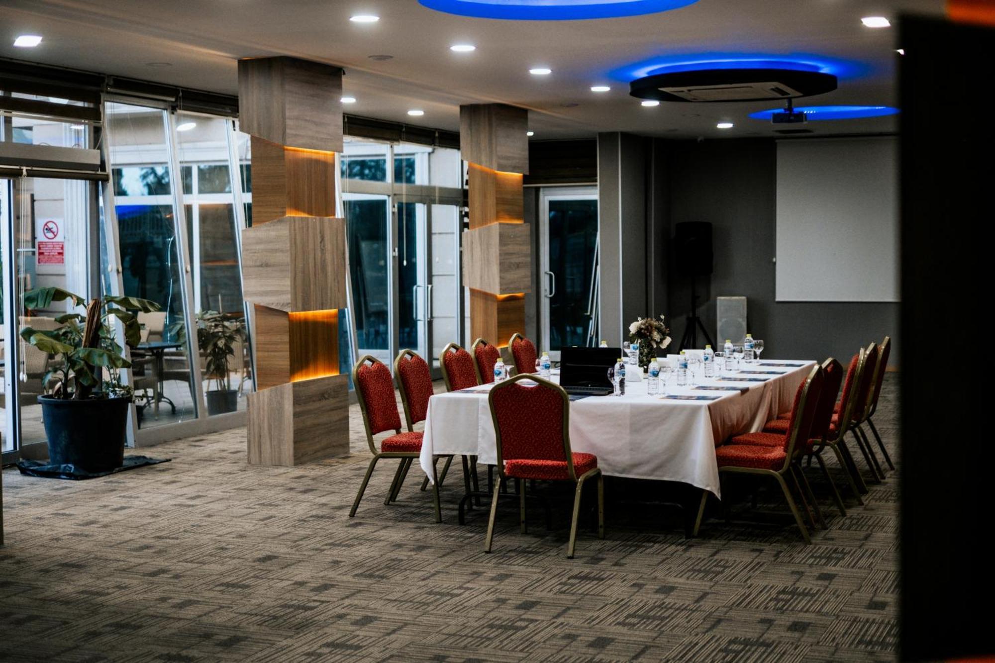 Elegance Resort Hotel & Spa Wellness-Aqua Ялова Екстериор снимка
