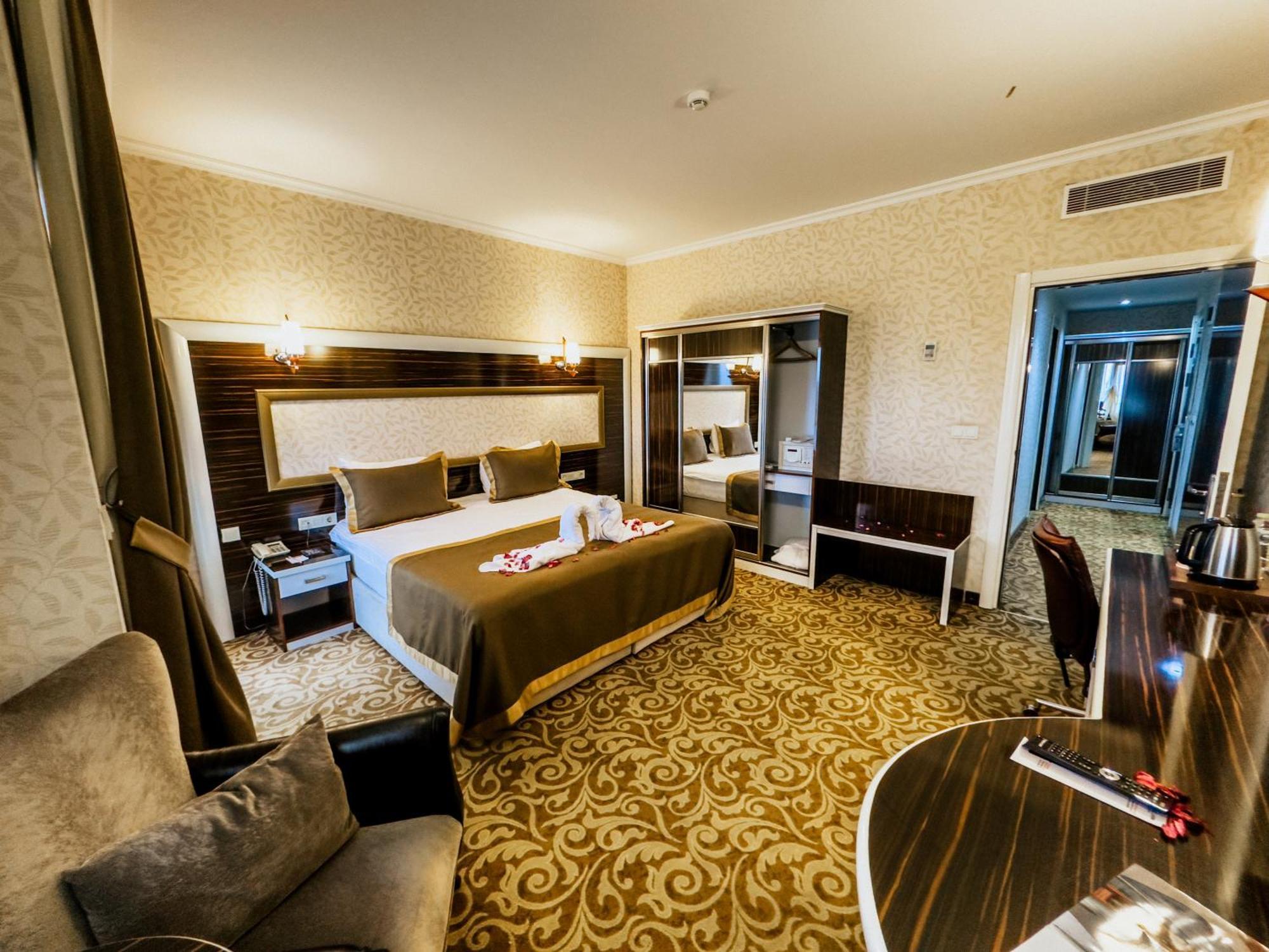 Elegance Resort Hotel & Spa Wellness-Aqua Ялова Екстериор снимка